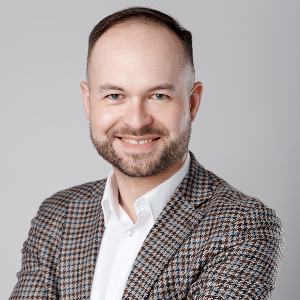 Dr. Adrian Gnatek
